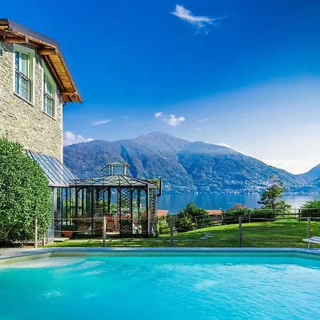 La Dolce 8, Emma Villa