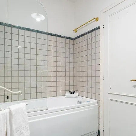 Villa La Dolce 8, Emma *