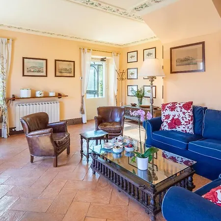 La Dolce 8, Emma Villa