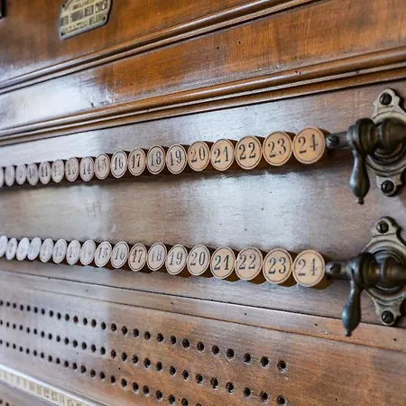 La Dolce 8, Emma Villa *