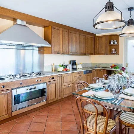 Villa La Dolce 8, Emma