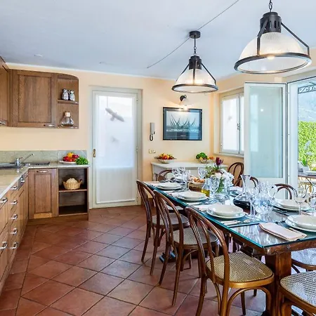 Villa La Dolce 8, Emma *