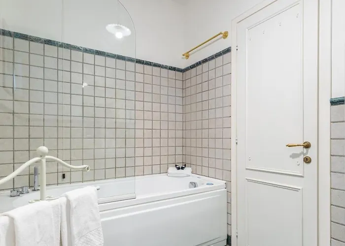 Villa La Dolce 8, Emma *