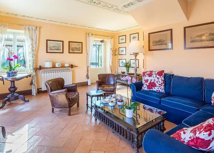 La Dolce 8, Emma Villa