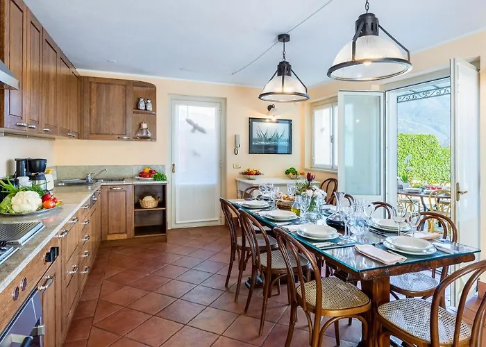 Villa La Dolce 8, Emma *