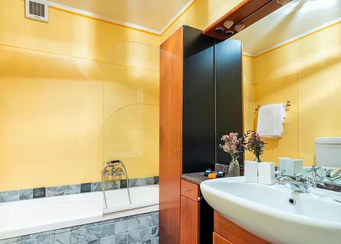 Vila La Dolce 8, Emma